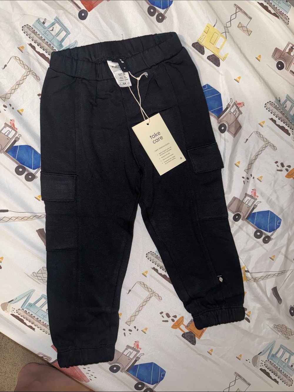 KYTE baby fleece cargo pants in midnight. Size 3T. NWT